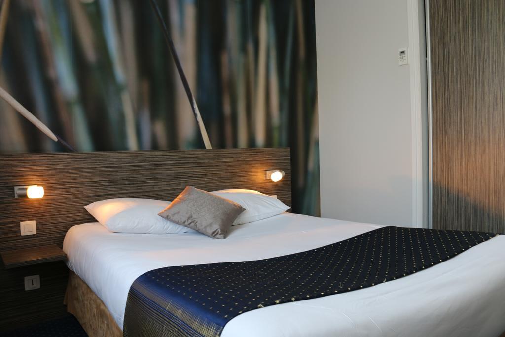 The Originals City, Hotel Dau Ly, Lyon Est Bron Exterior foto