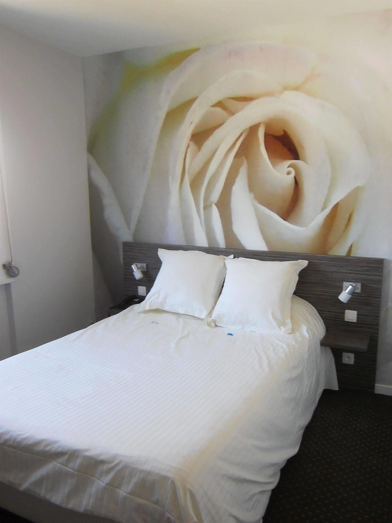 The Originals City, Hotel Dau Ly, Lyon Est Bron Exterior foto