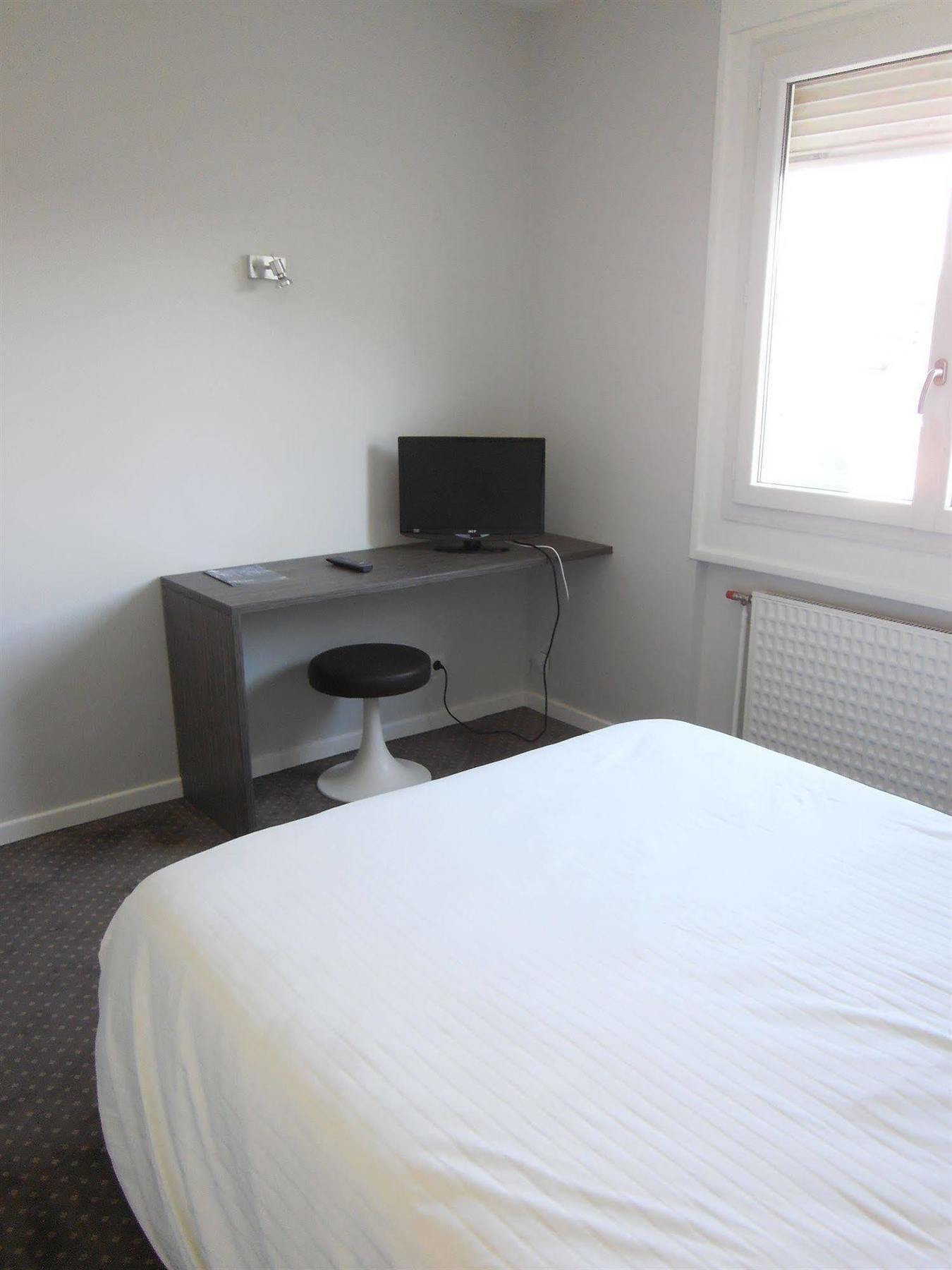 The Originals City, Hotel Dau Ly, Lyon Est Bron Exterior foto