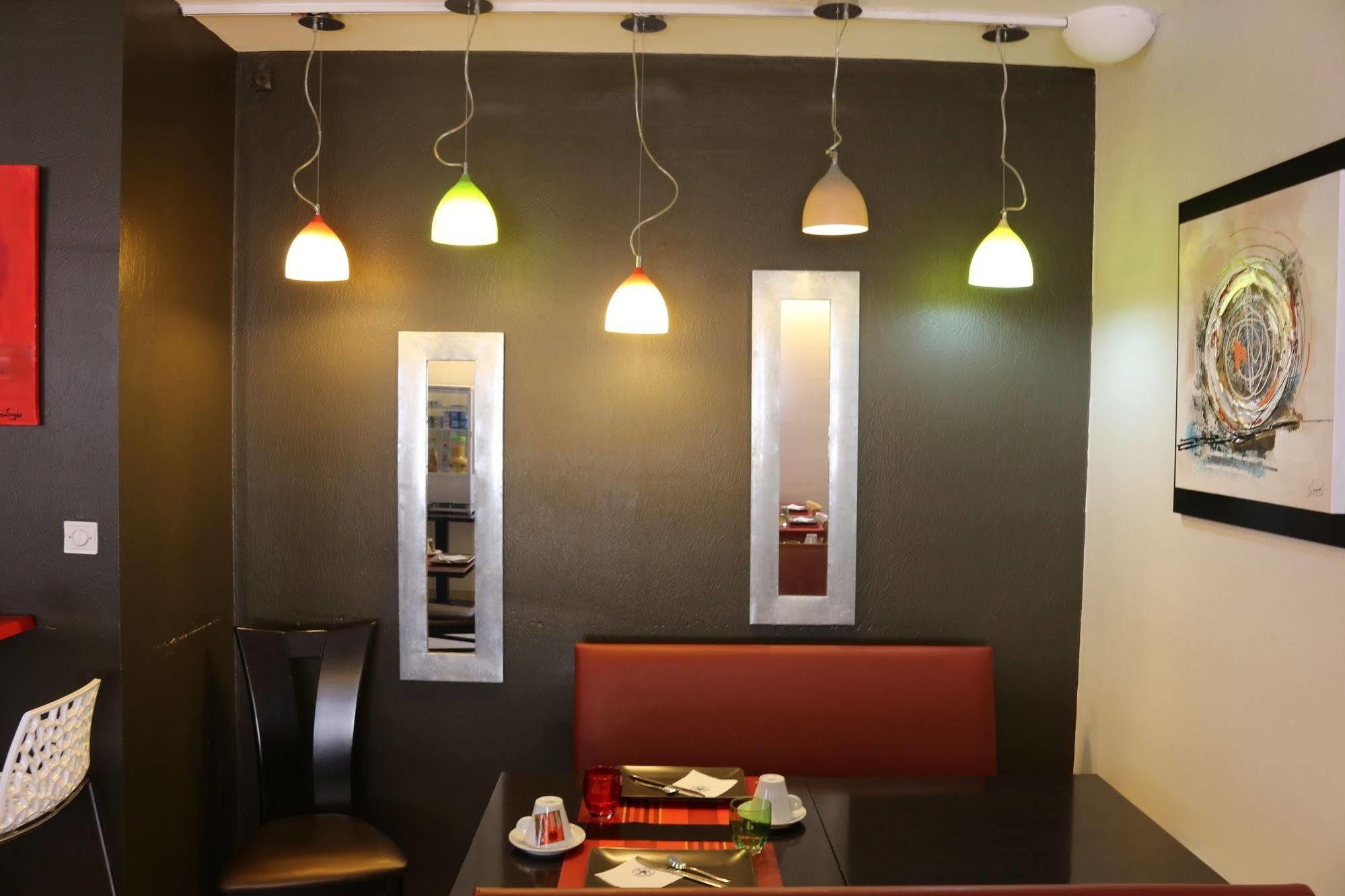 The Originals City, Hotel Dau Ly, Lyon Est Bron Exterior foto