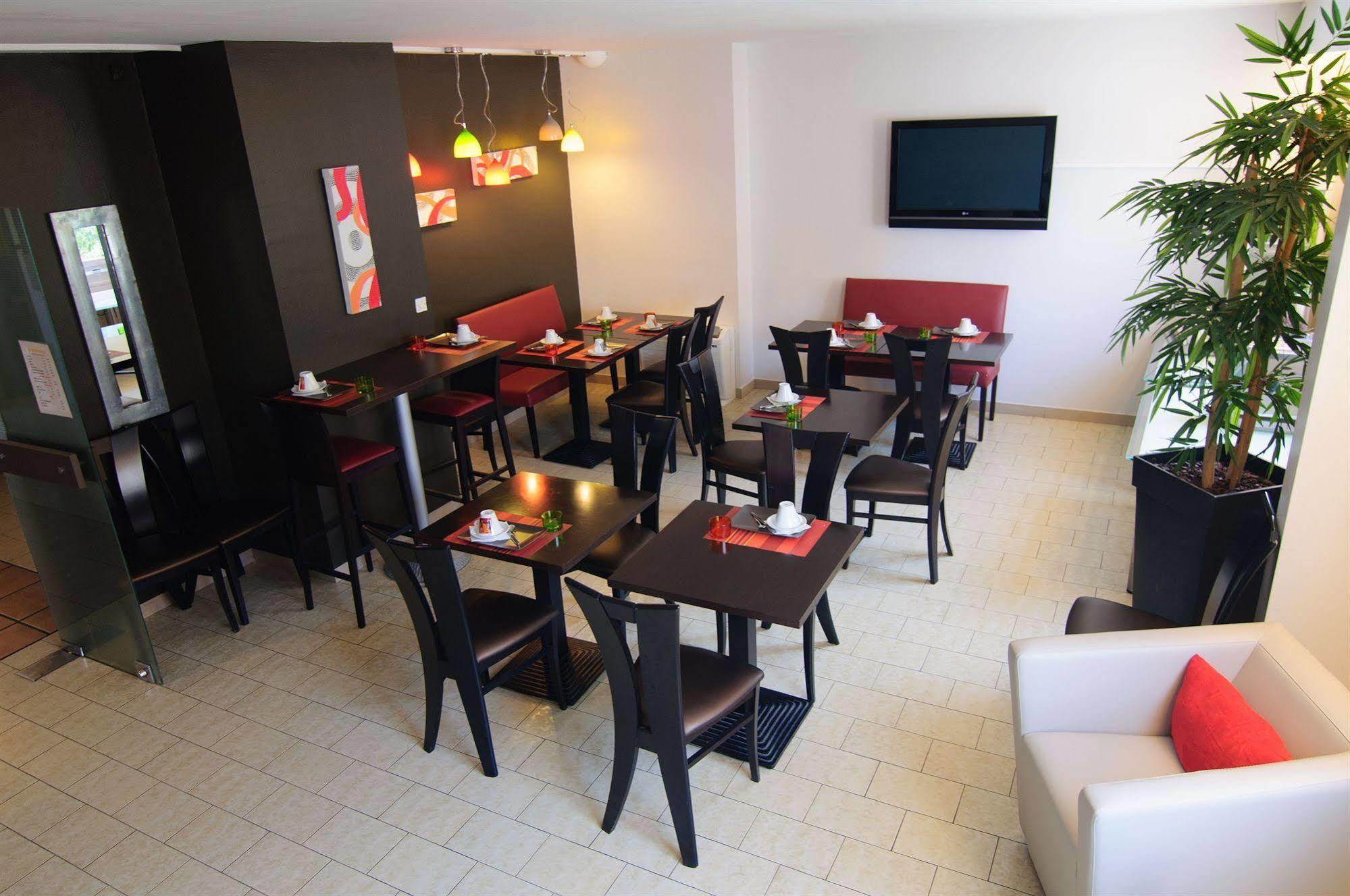 The Originals City, Hotel Dau Ly, Lyon Est Bron Exterior foto