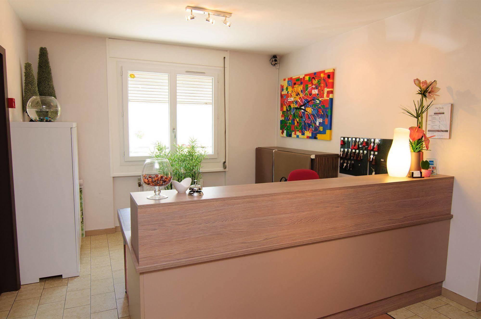 The Originals City, Hotel Dau Ly, Lyon Est Bron Exterior foto